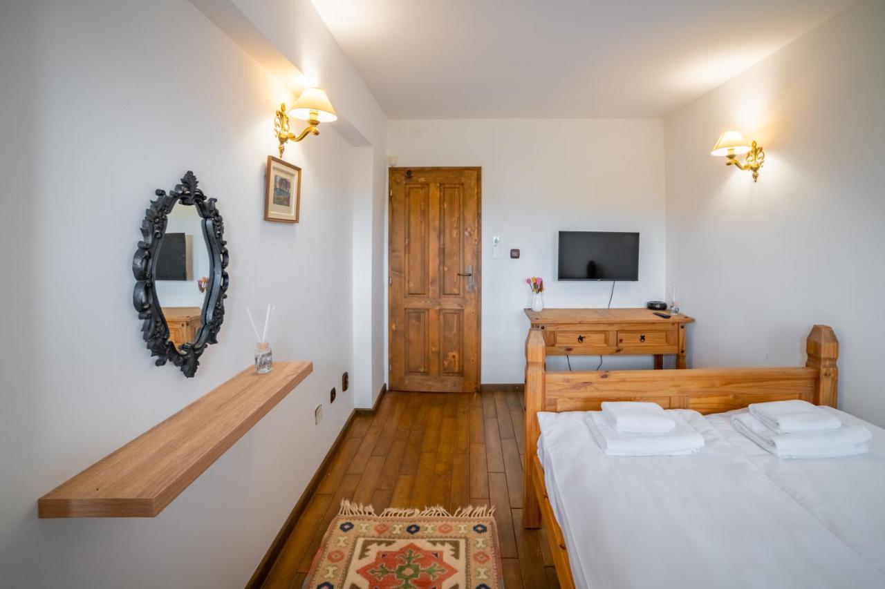 Four Riders Guest House 大特尔诺沃 外观 照片
